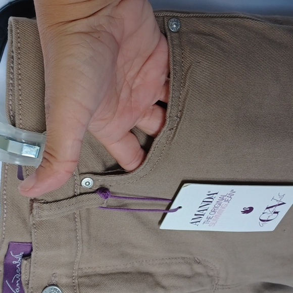 Gloria Vanderbilt Amanda Khaki jeans size 12P, slimming - Picture 3 of 6